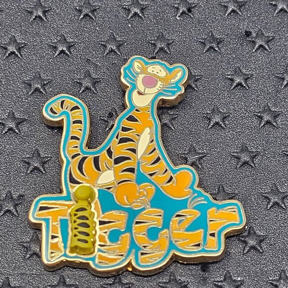 Disney Character Name Series Tigger Trading Pin Teal Background 2002 3D Letter I - Picture 1 of 3